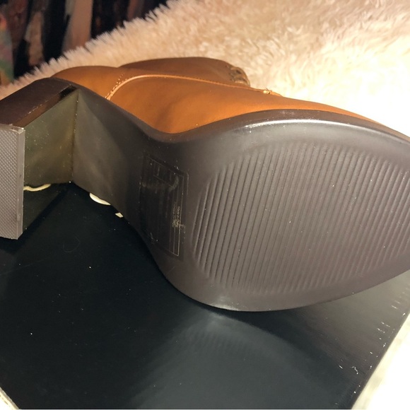 Torrid Women's Tan and Gold Lace up Ankle Boots NWT size 9.5 - Picture 7 of 13